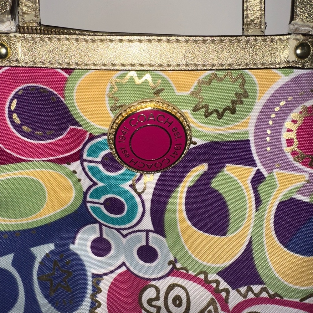 Coach Poppy Medium Gold Tote Bag with Vibrant Design - Picture 2 of 15